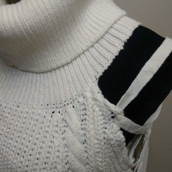 🆕Cold Shoulder Turtleneck Sweater - Picture 7 of 8